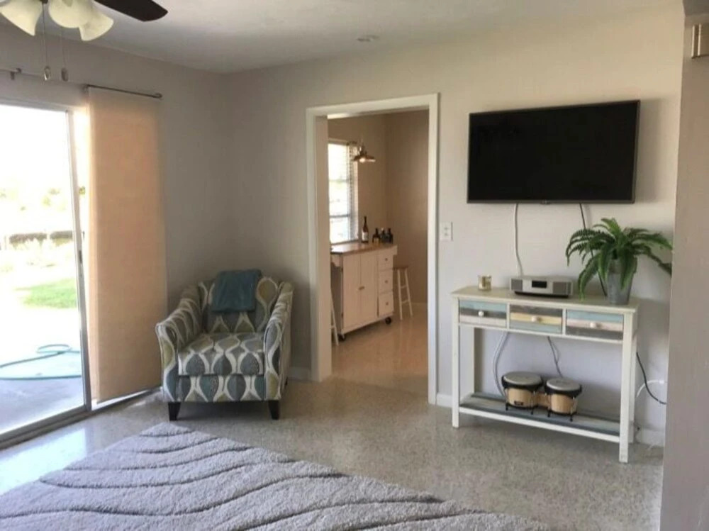 526 72nd St - 2 Br Home