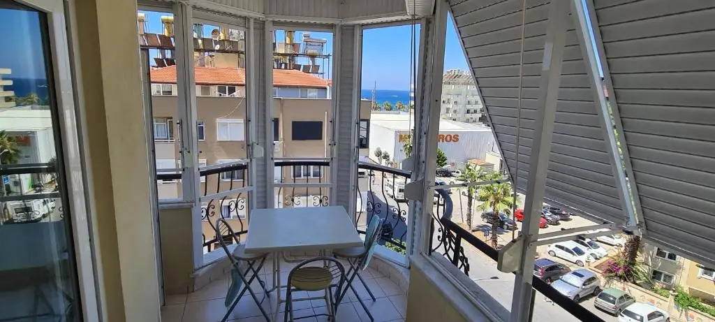 Cleopatra plajına 50mt deniz gören ferah 2+1 daire