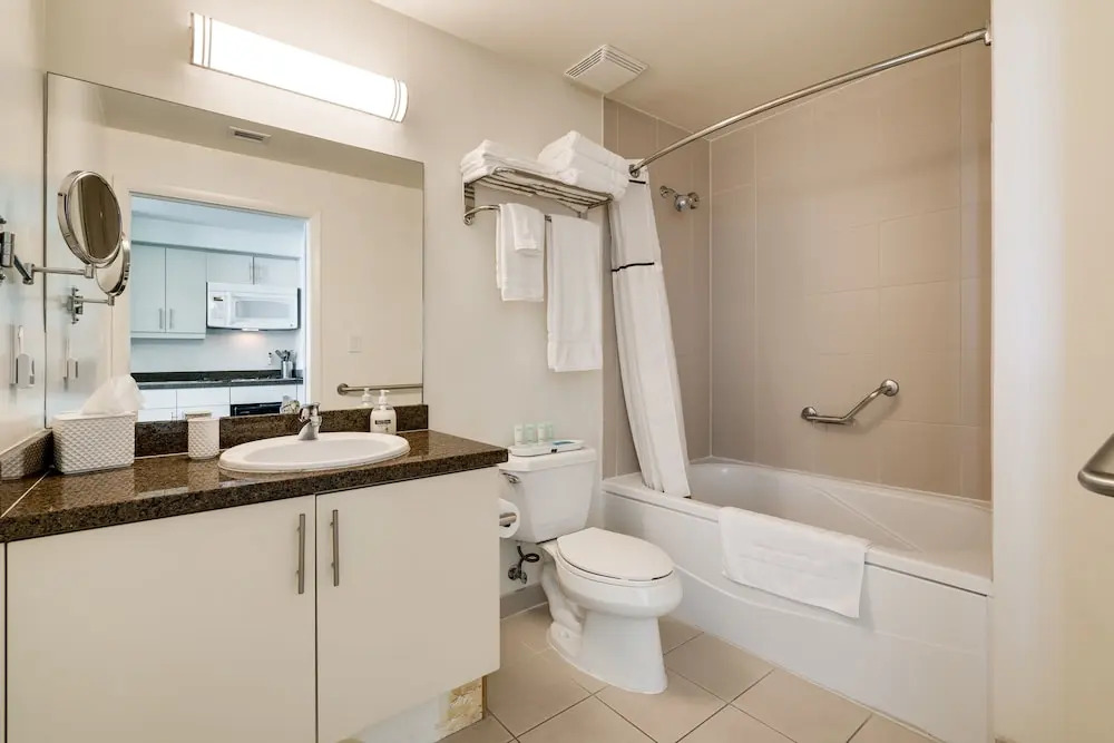 Million Dollar Ocean View Luxury Studio w/ Balcony + FREE PARKING