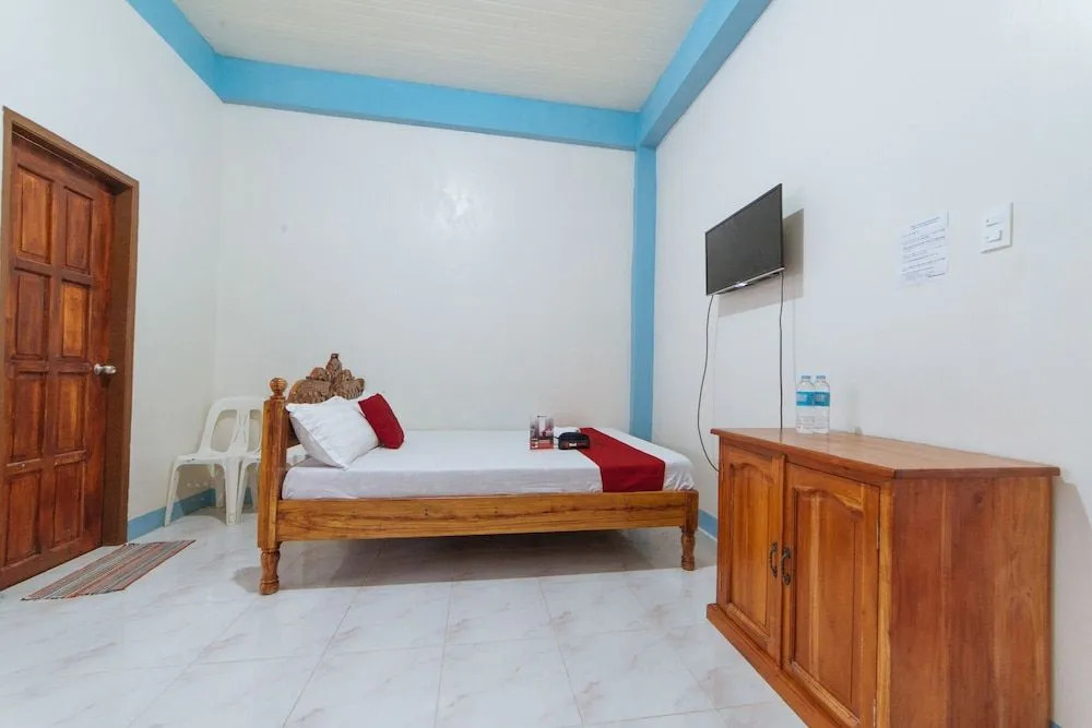 RedDoorz Near Lucap Wharf Alaminos
