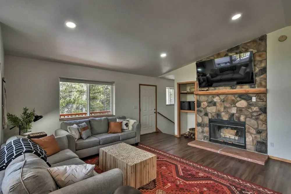 24-0107 16-acre Fairplay Cabin w/ Mountain Views!