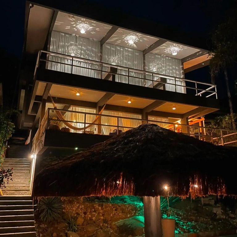 Linda casa pé na areia para até 16 pessoas
