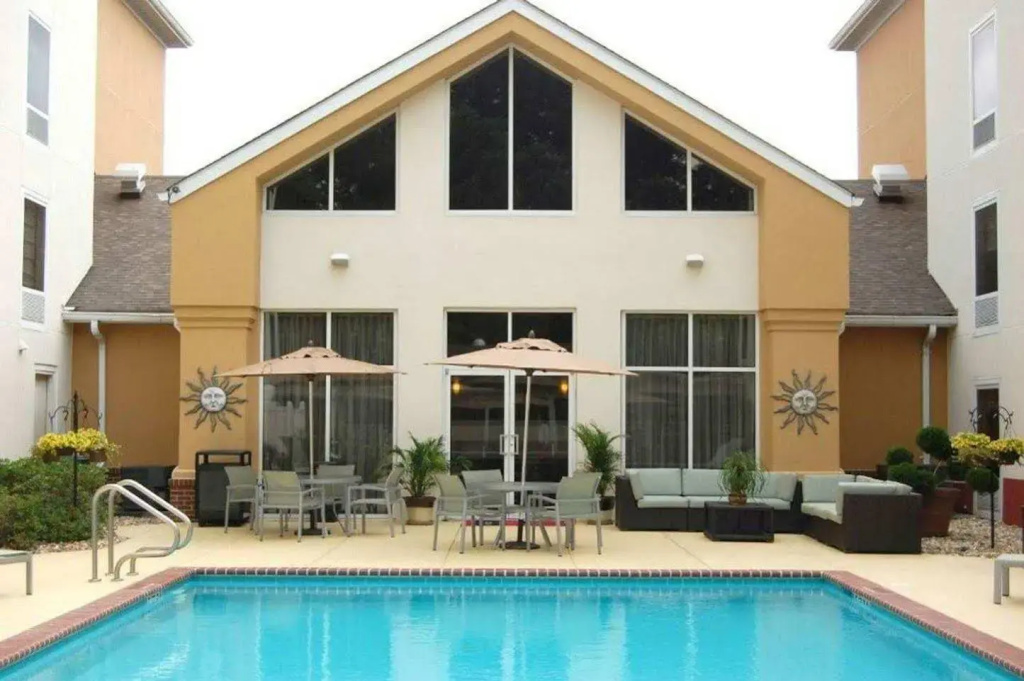 Hampton Inn & Suites Newport News-Airport - Oyster Point Area