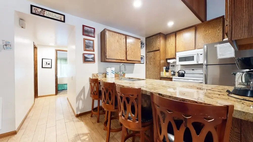 Horizons 4 188 Cozy Condo with Great Complex Amenities, On the Shuttle Route by RedAwning