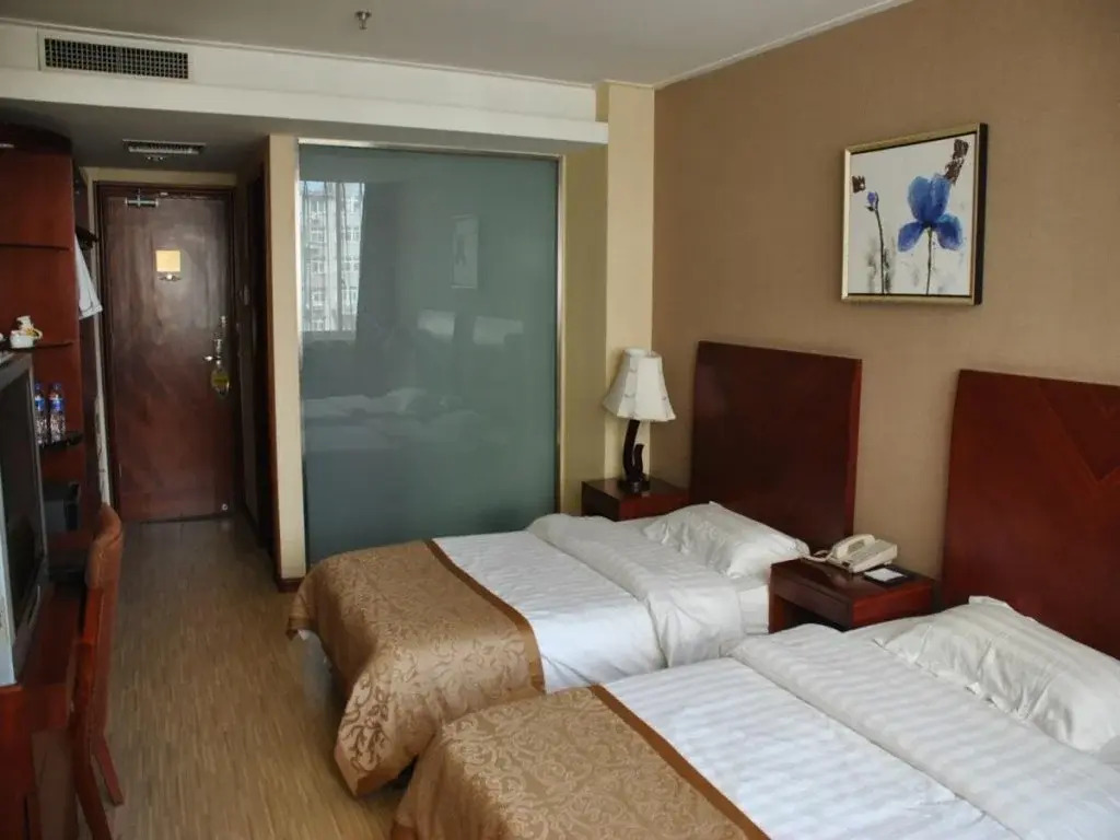 Eagle Canyon Hotel