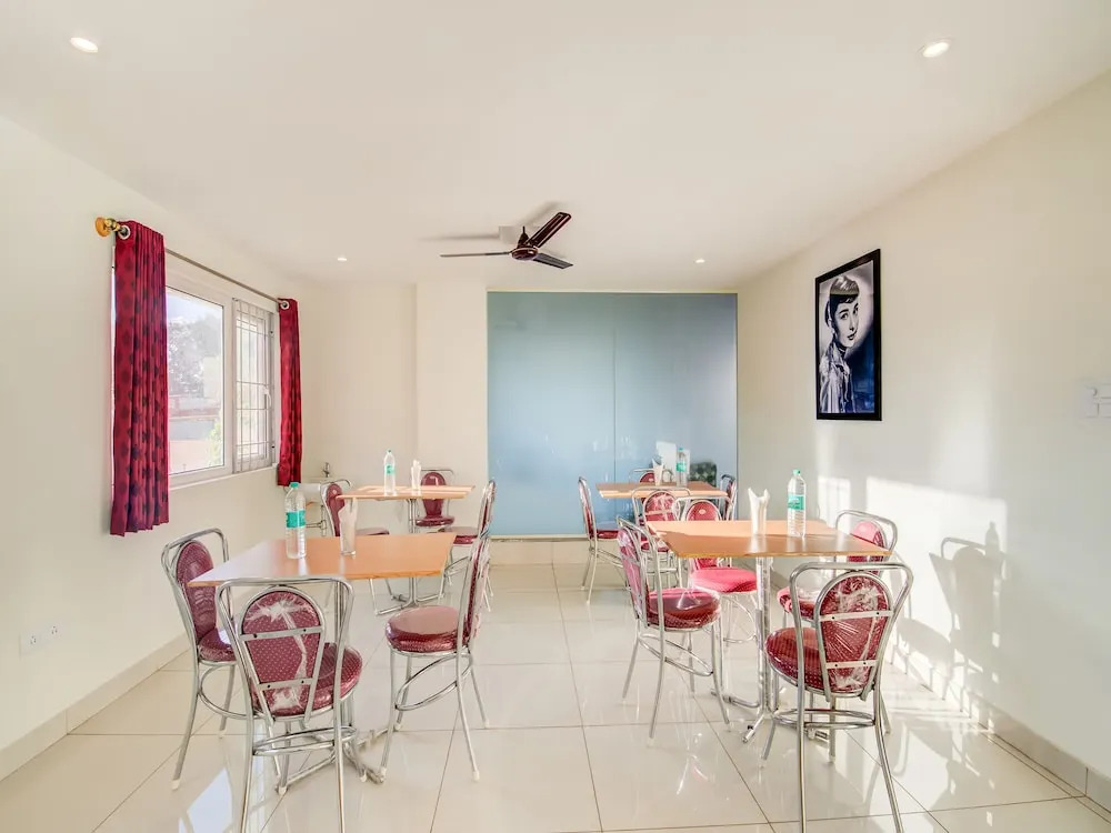 Capital O 19360 Sai Suites Inn