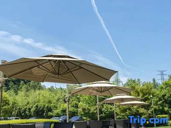 Nine Cloud Homestead Resort Hotel