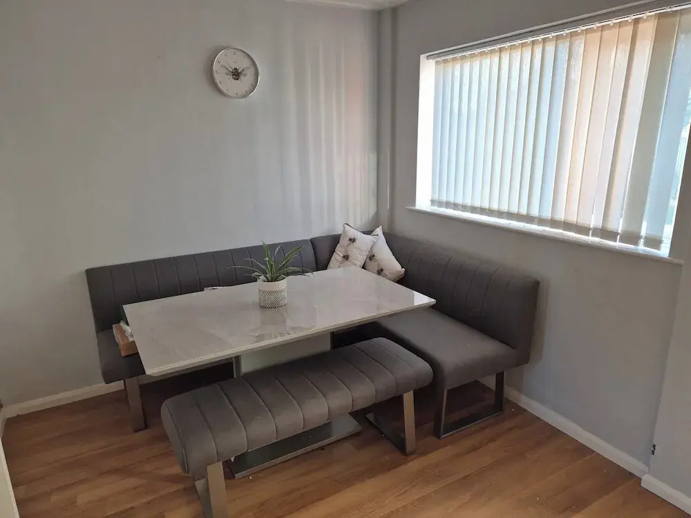 Cosy 1BR Hideaway - Hot Tub, Wifi & Private Pond