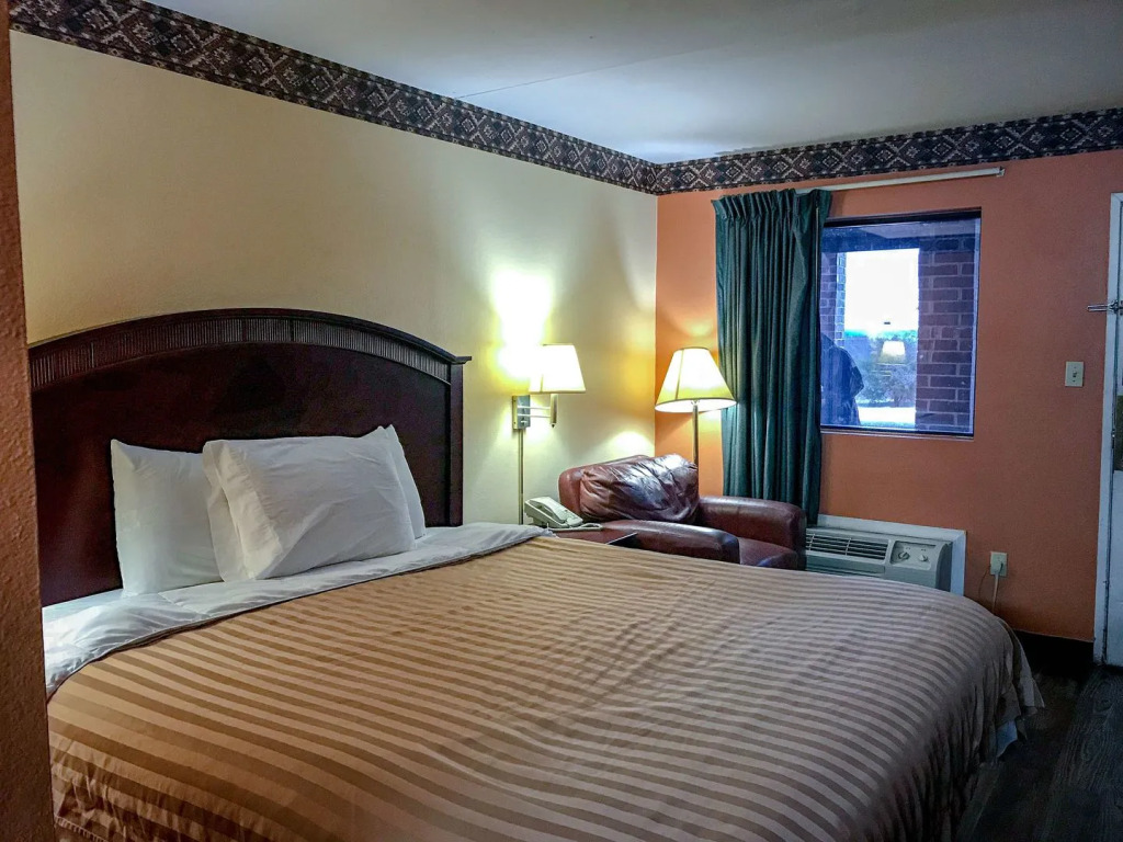 Motel 6-Ozark, AR