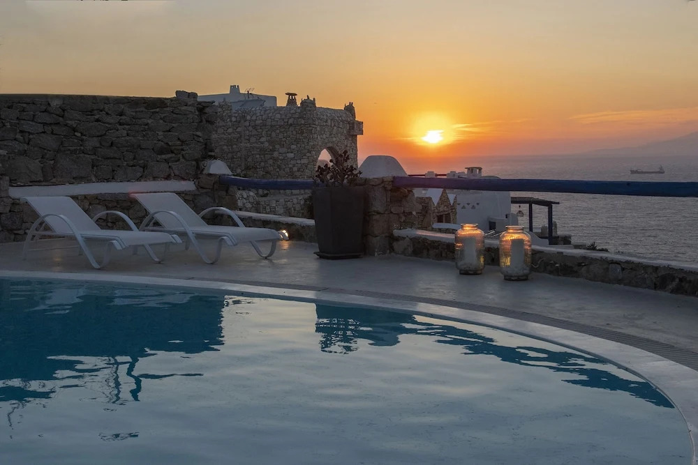 Serene Villa by Stylish Stays