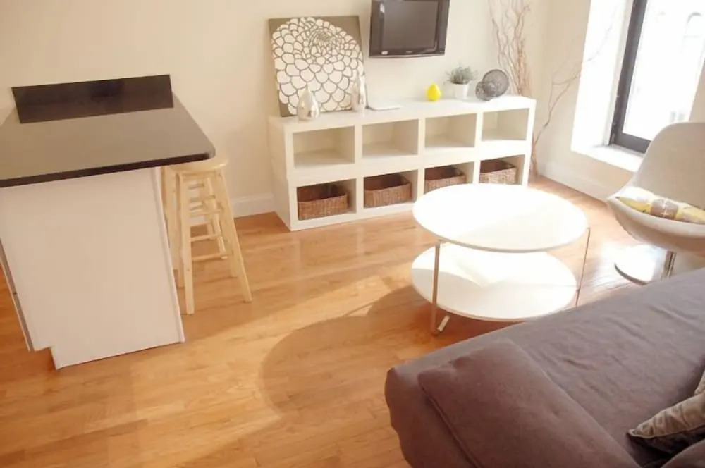 Midtown East 1BR with Private Balcony DR 26