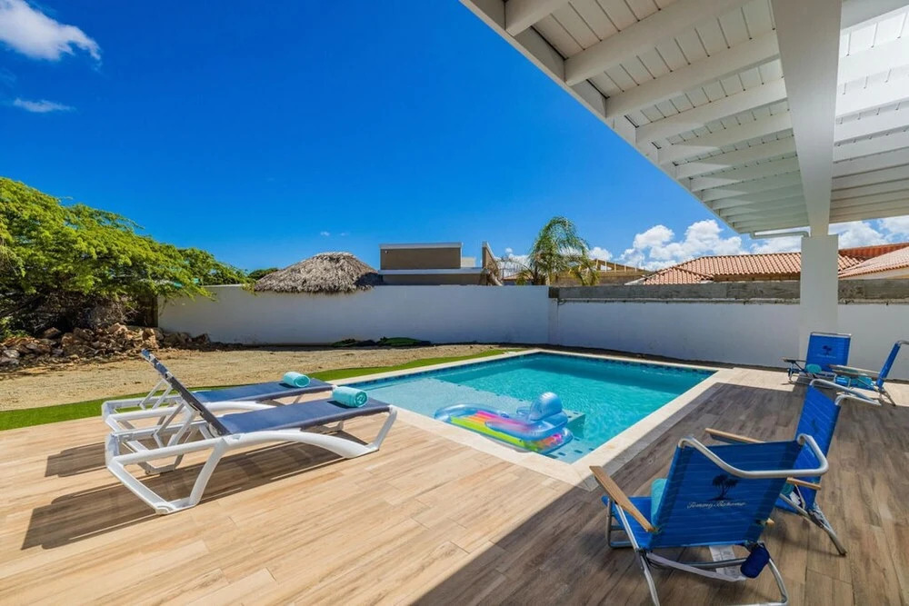 Brand NEW Modern 3ba3ba Villa With Pool and Patio