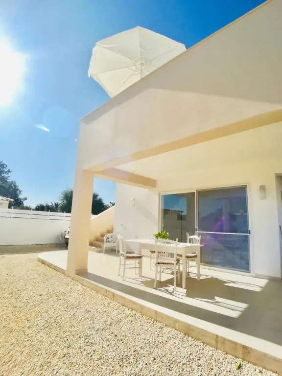 DolceVitaSuites - Modern 3BR Beach Villa in San Lorenzo with Sea View