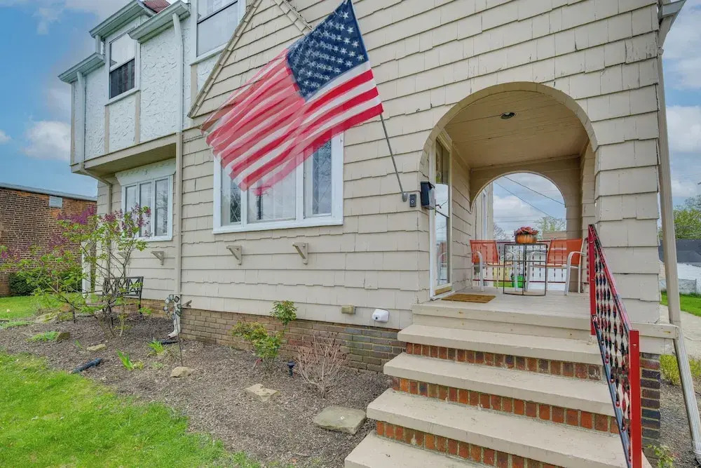 Inviting Vacation Home: 2 Mi to Mill Creek Falls!