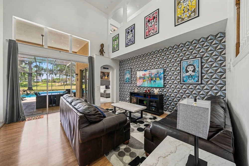 8213 Fan Palm Way