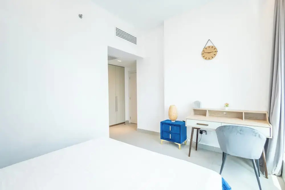 SuperHost - Exclusive 25th Floor Retreat with Marina Views