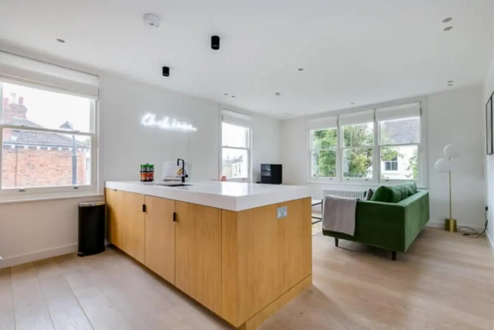 The Imperial Wharf Retreat - Modern 3BDR in Fulham with Rooftop Terrace