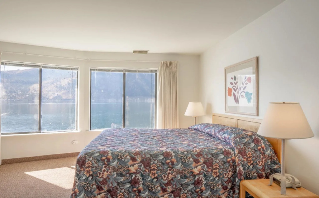 Wapato Point Resort