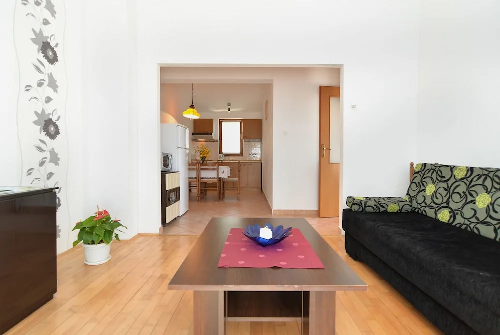 Apartment 1096