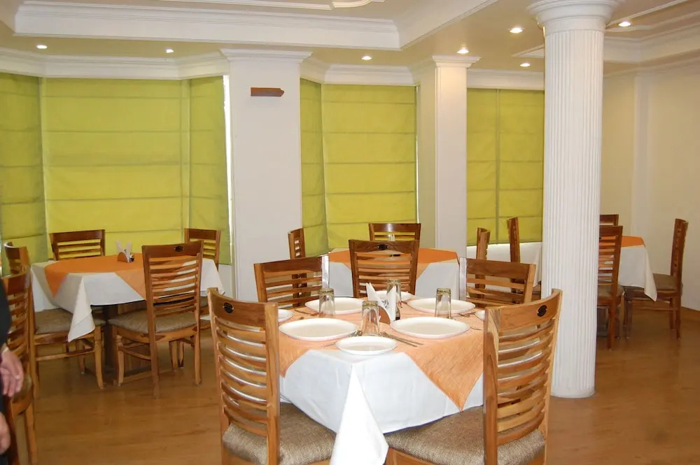 OYO 1636 Hotel Rahat Regency