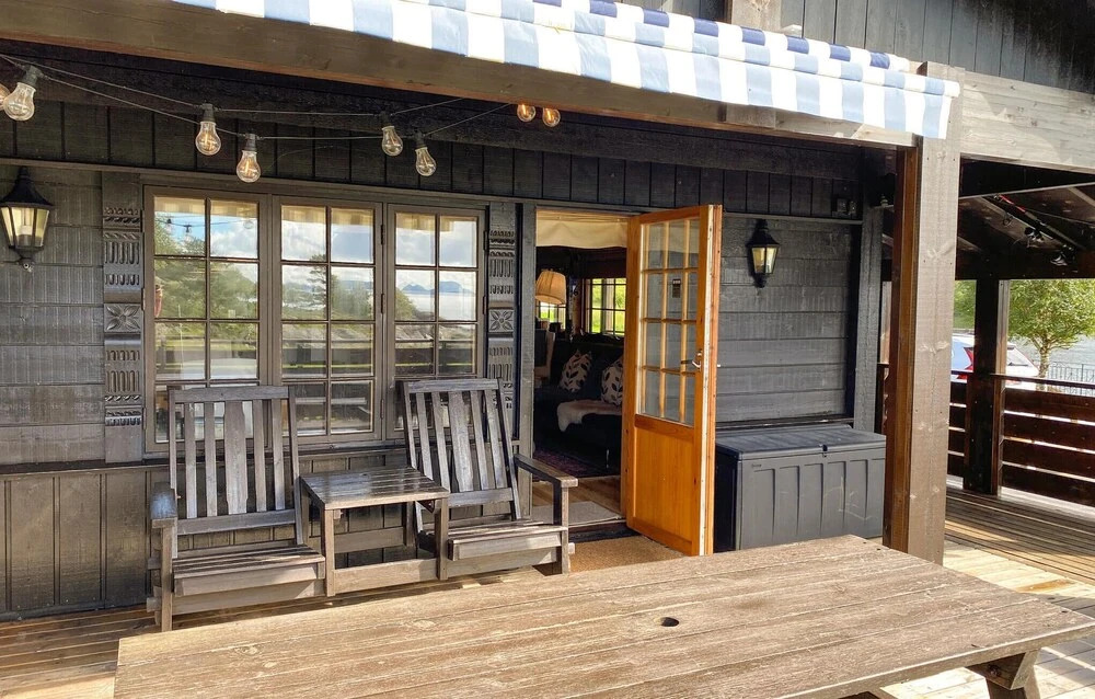 Nice Home in Stavang With 4 Bedrooms