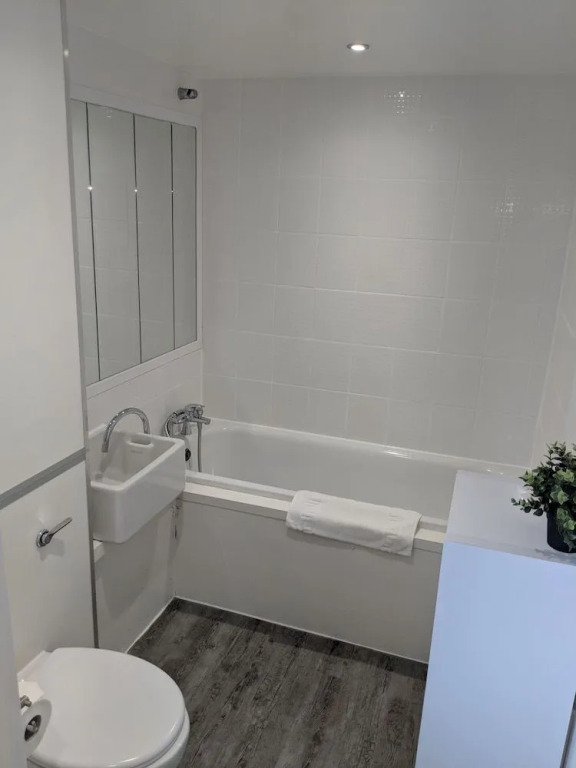 LT Grove Apartment - Stratford