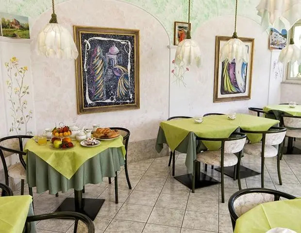 hotel la rondinella
