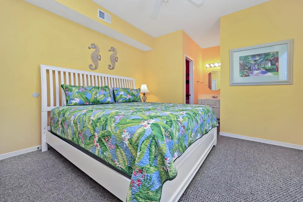 Pineapple Palms - 1276978