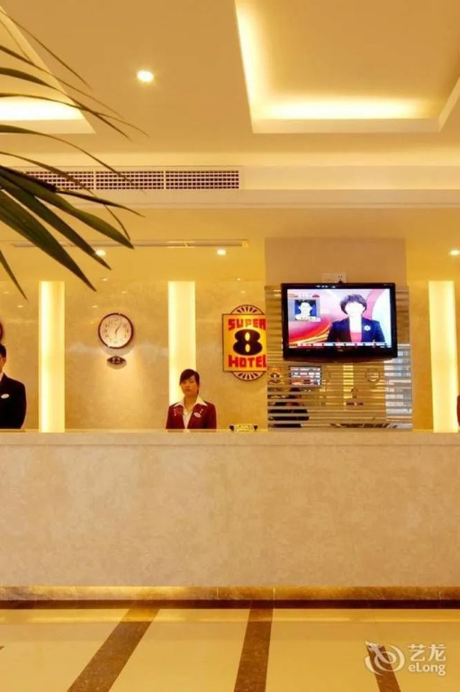 Super 8 Hotel