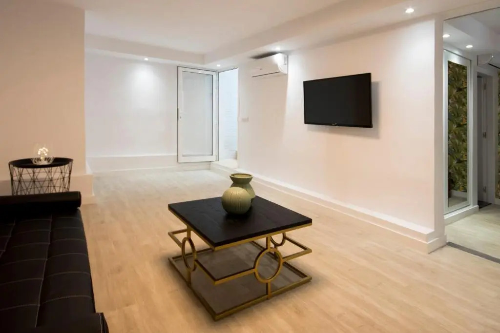 Flower Beach Suite 6