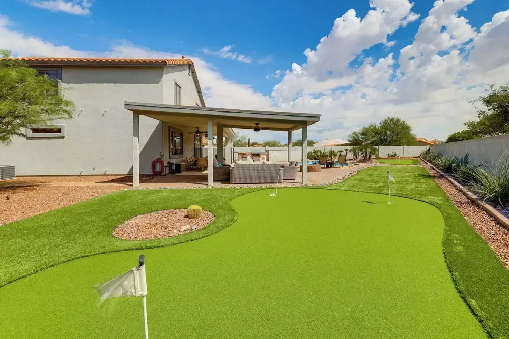 Putting Green, Pool Table! West Valley Family Home