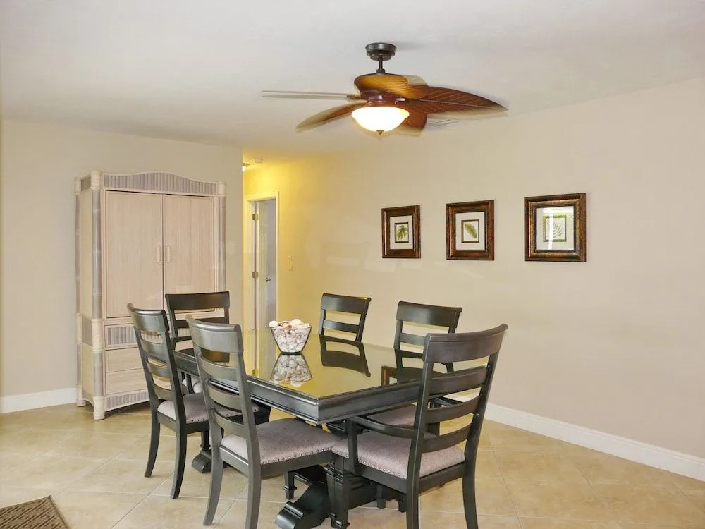Centrally Located Pet-friendly Home With spa and Pool
