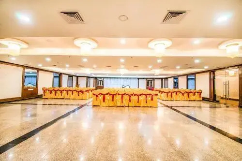 FabHotel Abhinand Grand