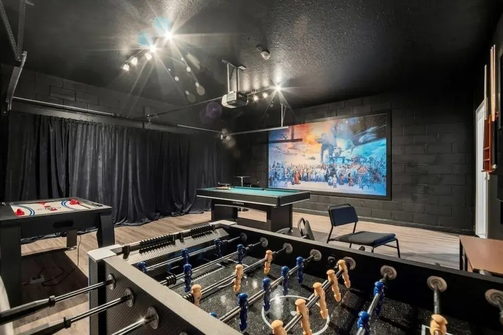 5 Bed With Fantastic Game Room In Fun Resort! 5 Bedroom Townhouse by RedAwning