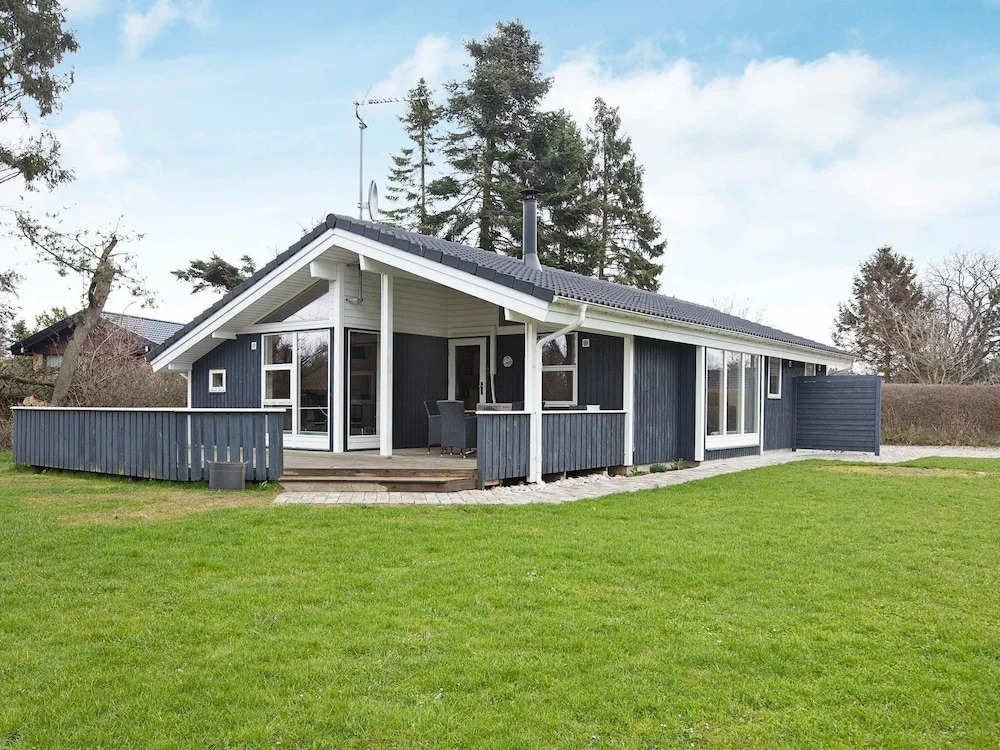 Rustic Holiday Home in Hovedstaden near Sea
