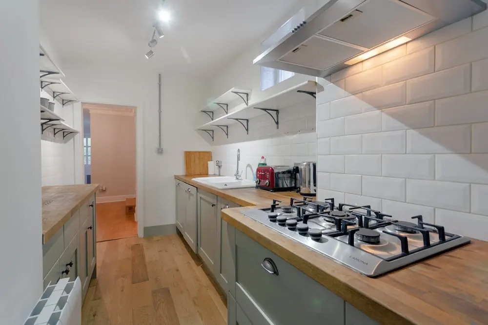 3 Bedroom House With Garden in Brondesbury