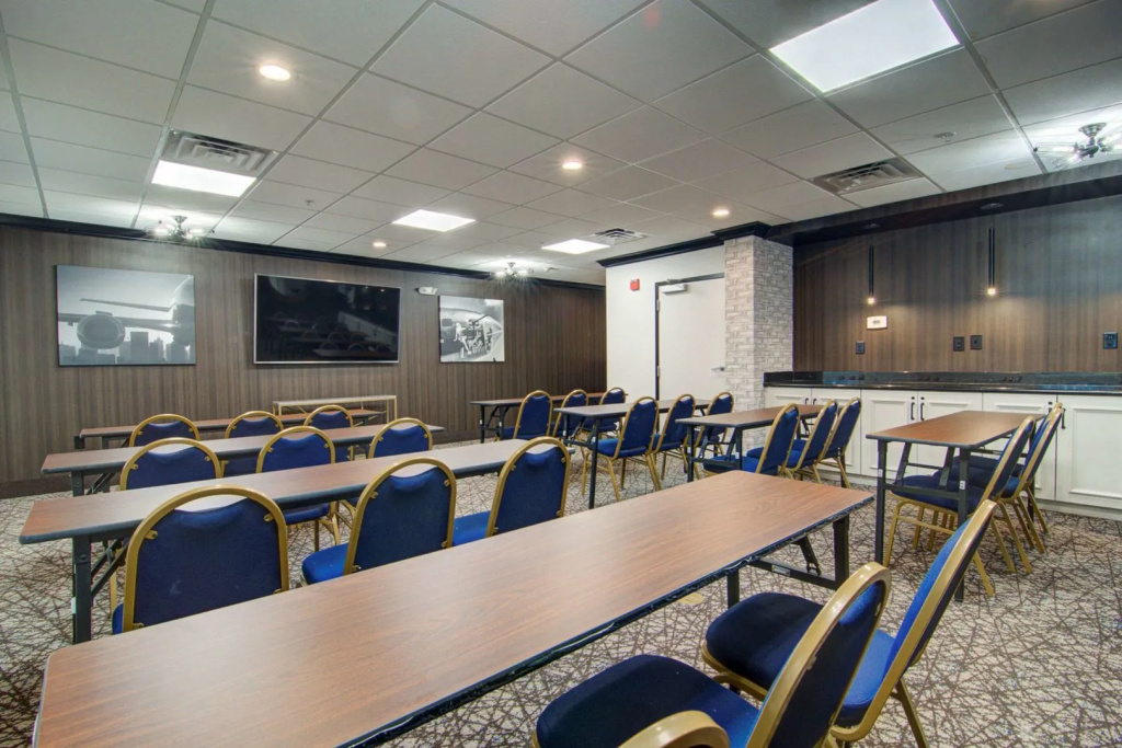 Comfort Suites Newport News Airport