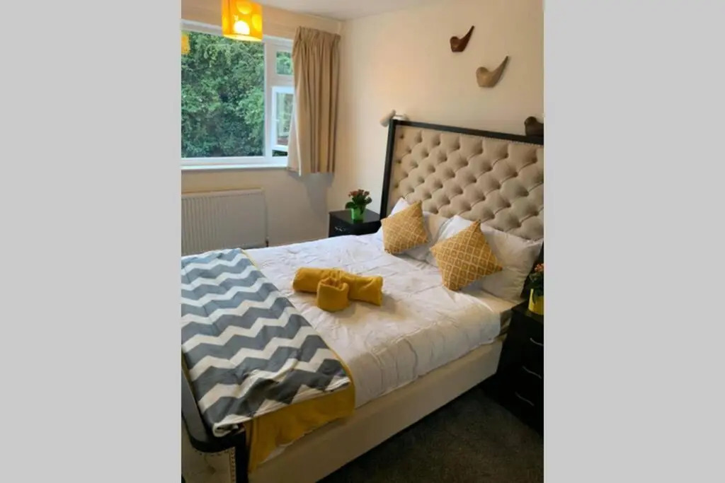 4 Bedroom House Coventry Hosted By SnoozeNow