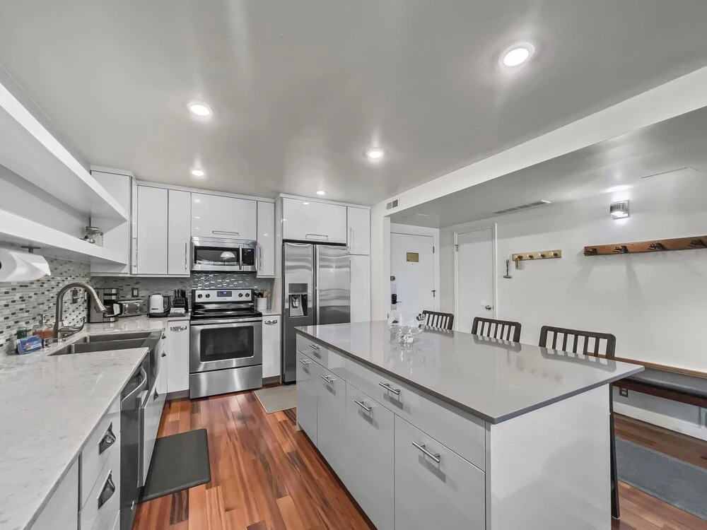 129 Park Station Escape! Cozy Condo With Pool & Hot Tub! Walking Distance To Main Street & Town Lift! 2 Bedroom Condo by RedAwning