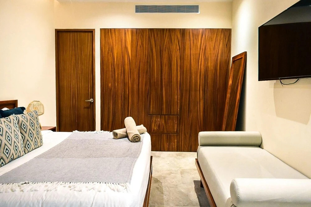 Luxury One BR Apartment With Shared Pool Gym