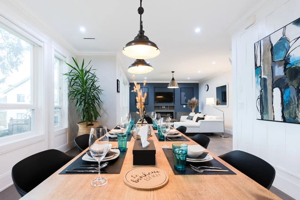Luxury house with 3 bedrooms and 1 office