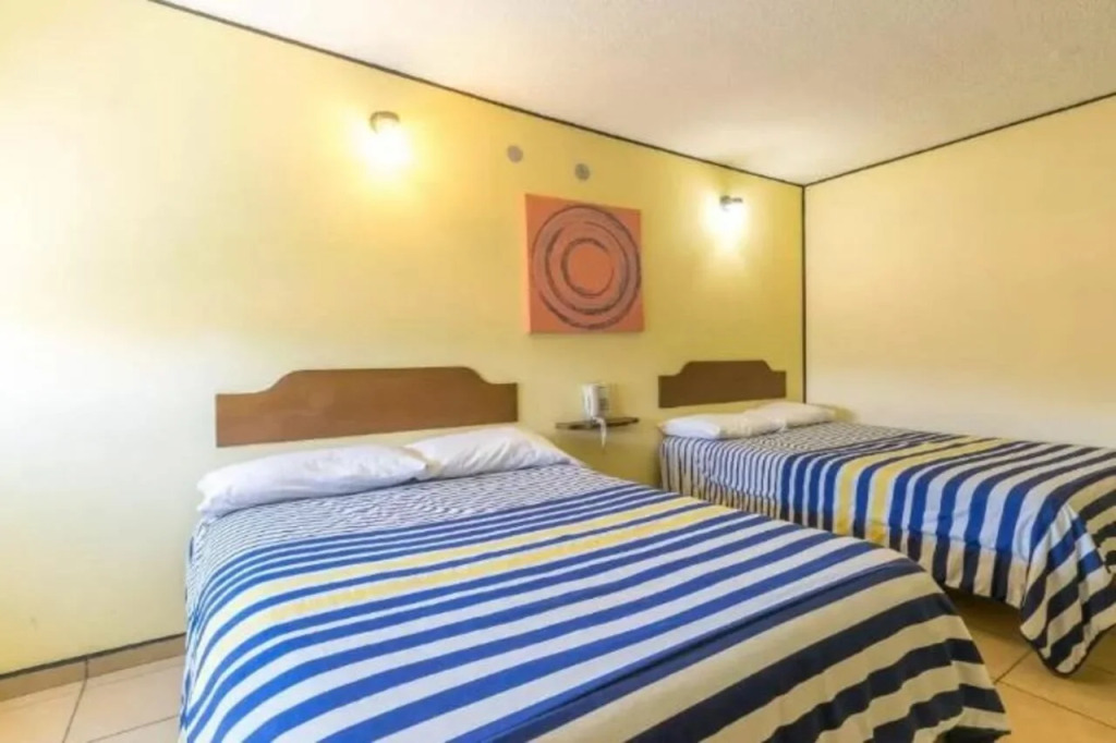 Hotel Mateos 1215