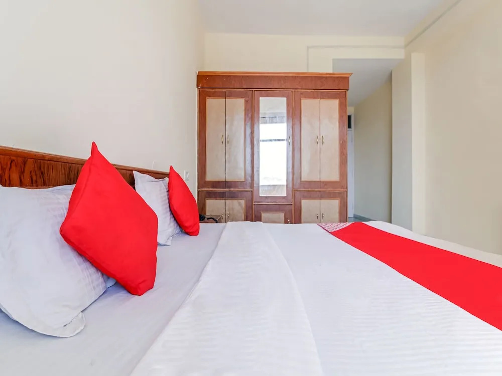 OYO 7483 Hotel Modgil