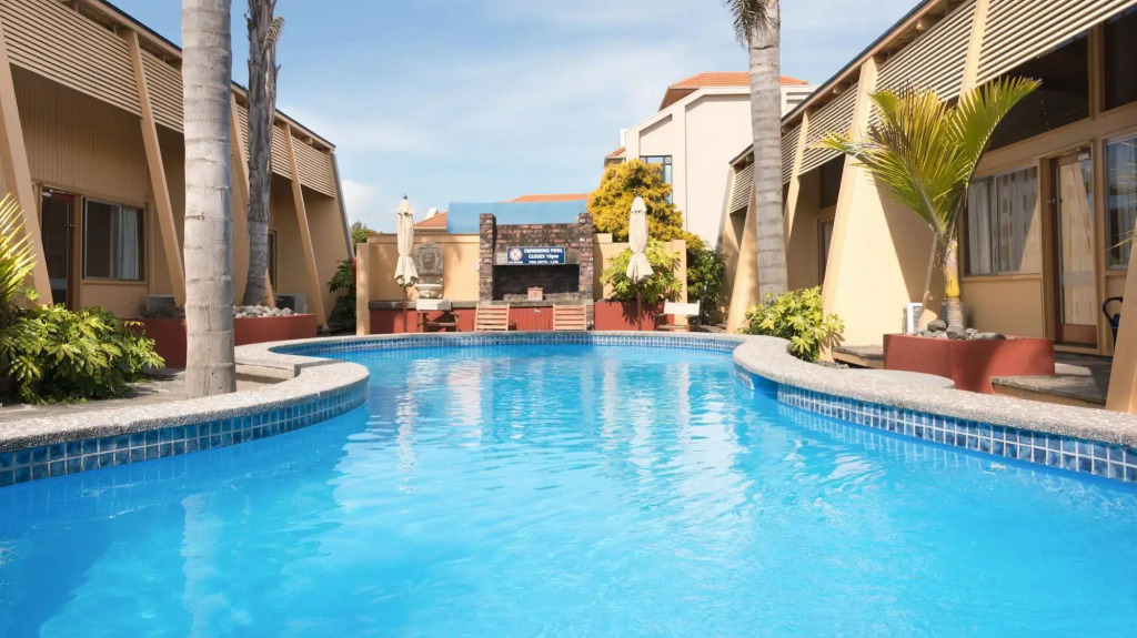 Oasis Beach Motel