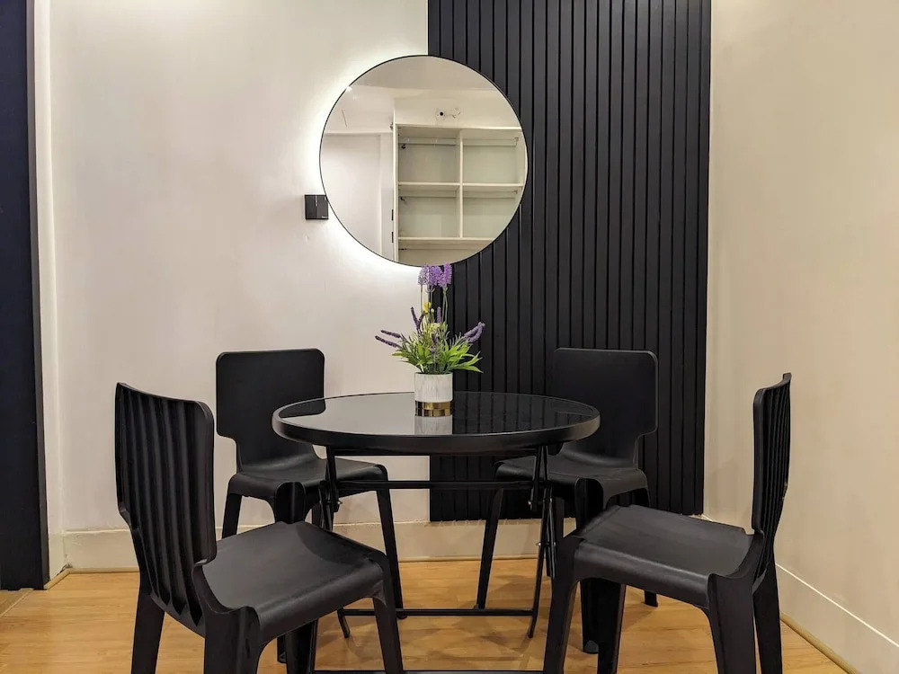 Minimalist Apt at DAC Intl Airport Msg to Avail Special Offer for Flight Catcher