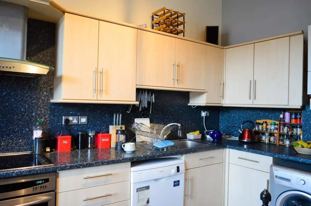 Bright 2 Bedroom Apartment in City Centre