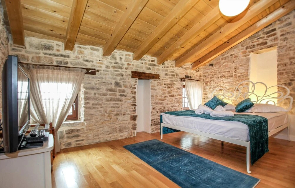 Awesome Home in Bale With 3 Bedrooms and Wifi