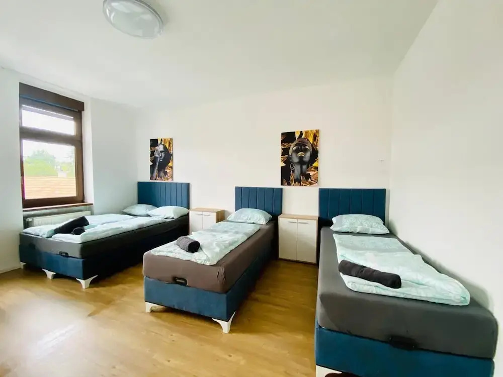4BR Apartment for 15 Near Danube