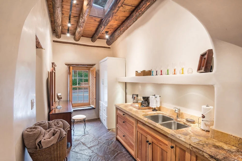 Corazon - Historic Luxury, Just Blocks to the Plaza, Excellent Outdoor Space