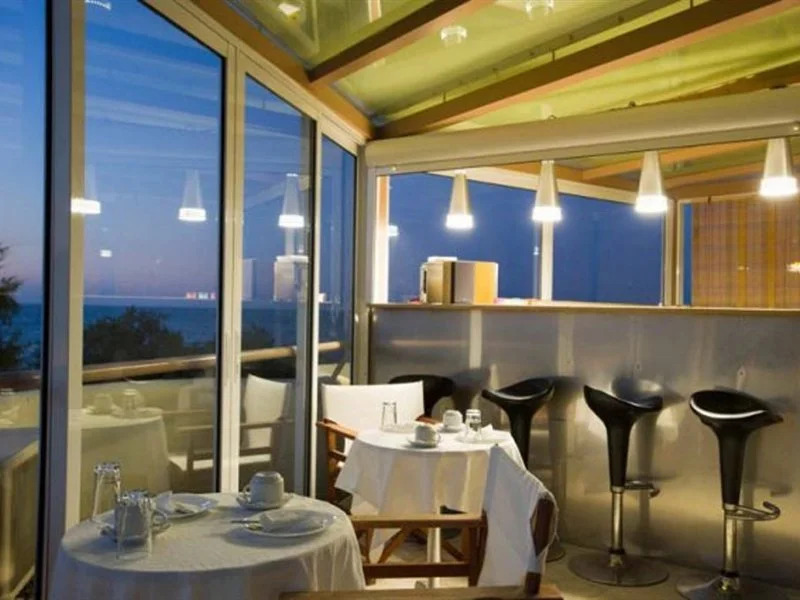 Seafalios-Beach Front Apt